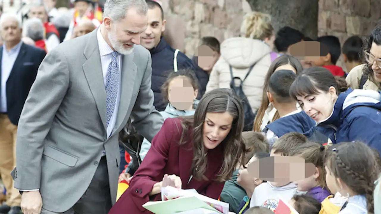 Los Reyes Felipe y Letizia visitan Brañosera
