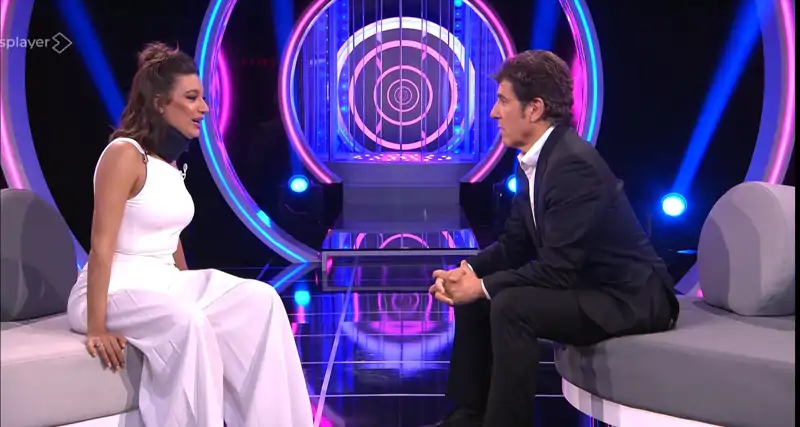Ana Guerra reaparece tras su lesión en 'Tu cara me suena'