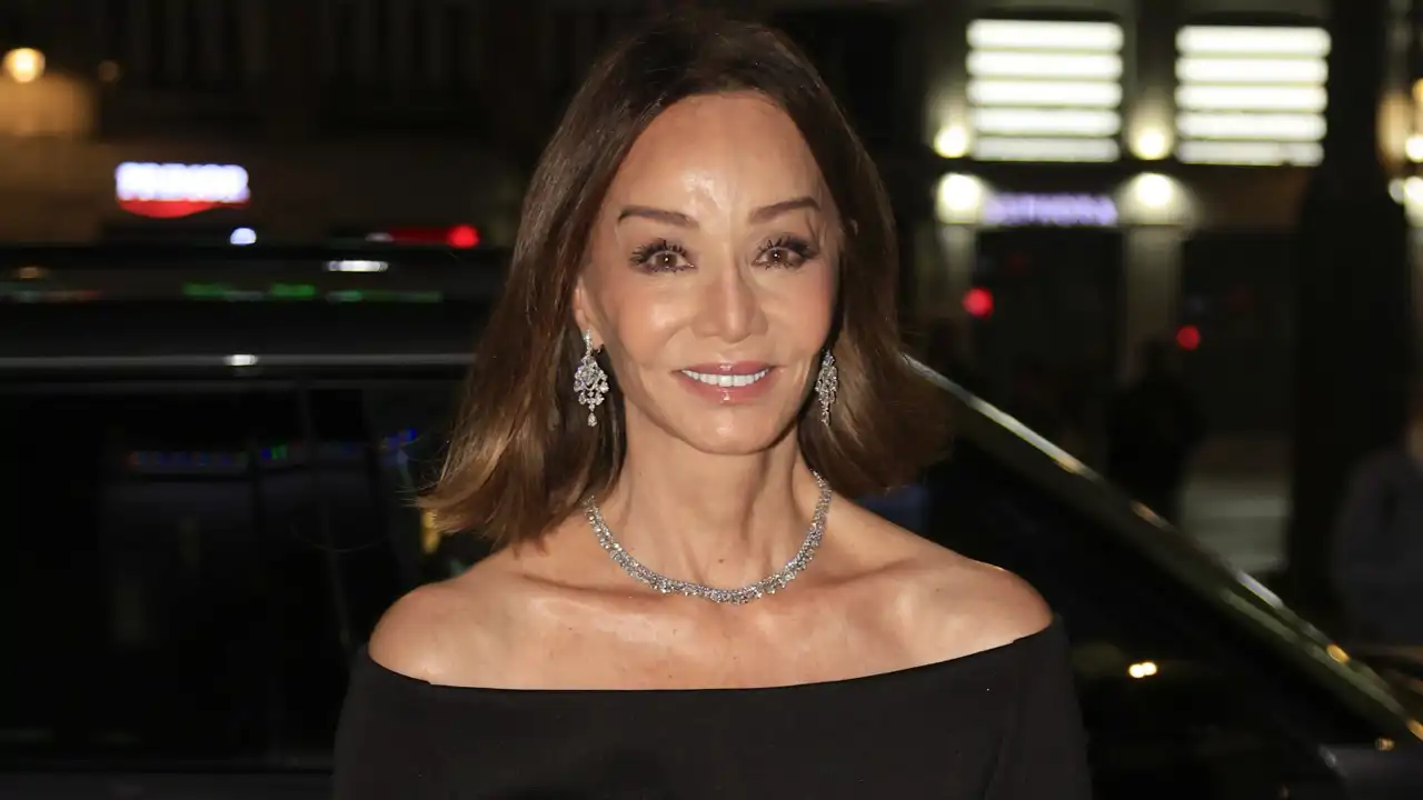 Isabel Preysler (74 años), sobre su secreto para tener un rostro radiante: "Con la cara muy limpia, aplico el sérum rejuvenecedor y, una vez que la piel lo ha absorbido, aplico la hidrantante"