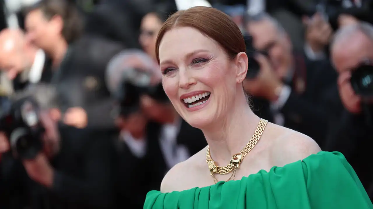 Julianne Moore posa sonriente durante un photocall