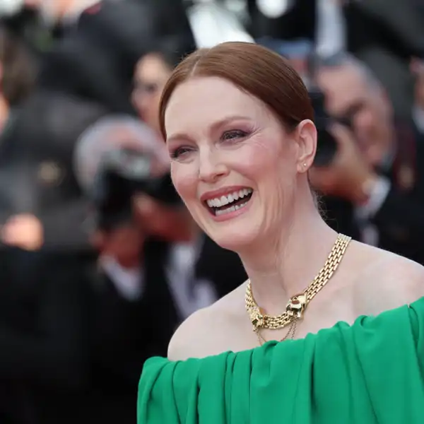 Julianne Moore posa sonriente durante un photocall