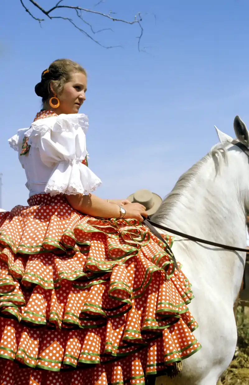 La falda rociera repleta de volantes que lució la Infanta Elena y hoy ha rescatado Victoria Federica de Marichalar 
