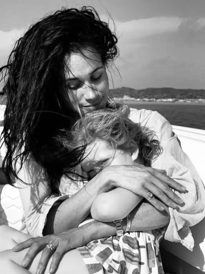 Meghan Markle con su hija Lilibet