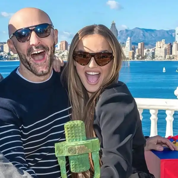 Ferran Poca junto a Melody