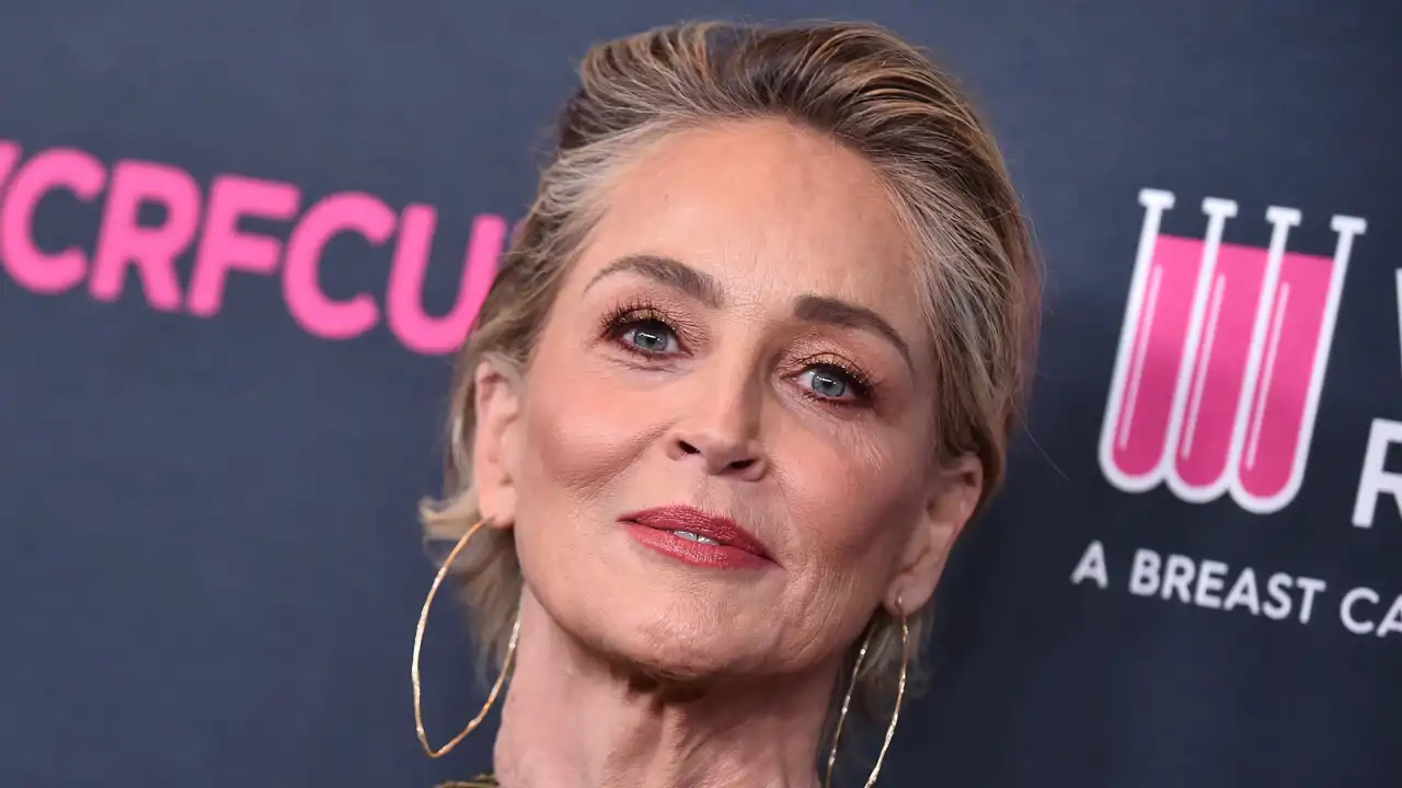 Sharon Stone (67 años): “No soy de rutinas complicadas: solo hay que limpiarse bien la cara con agua caliente y exfoliar”