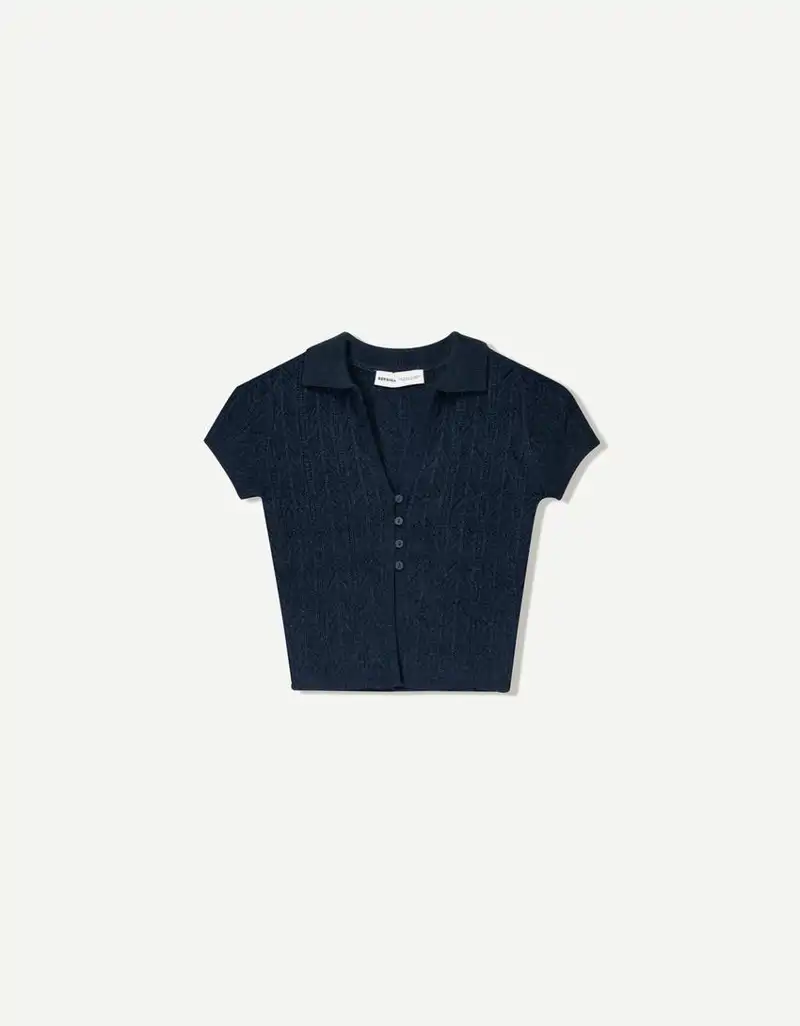Camiseta manga corta calada botones de Bershka 19,99 euros