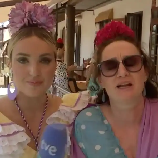 Marta Riesco y Dulce Delapiedra en 'La familia de la tele' 