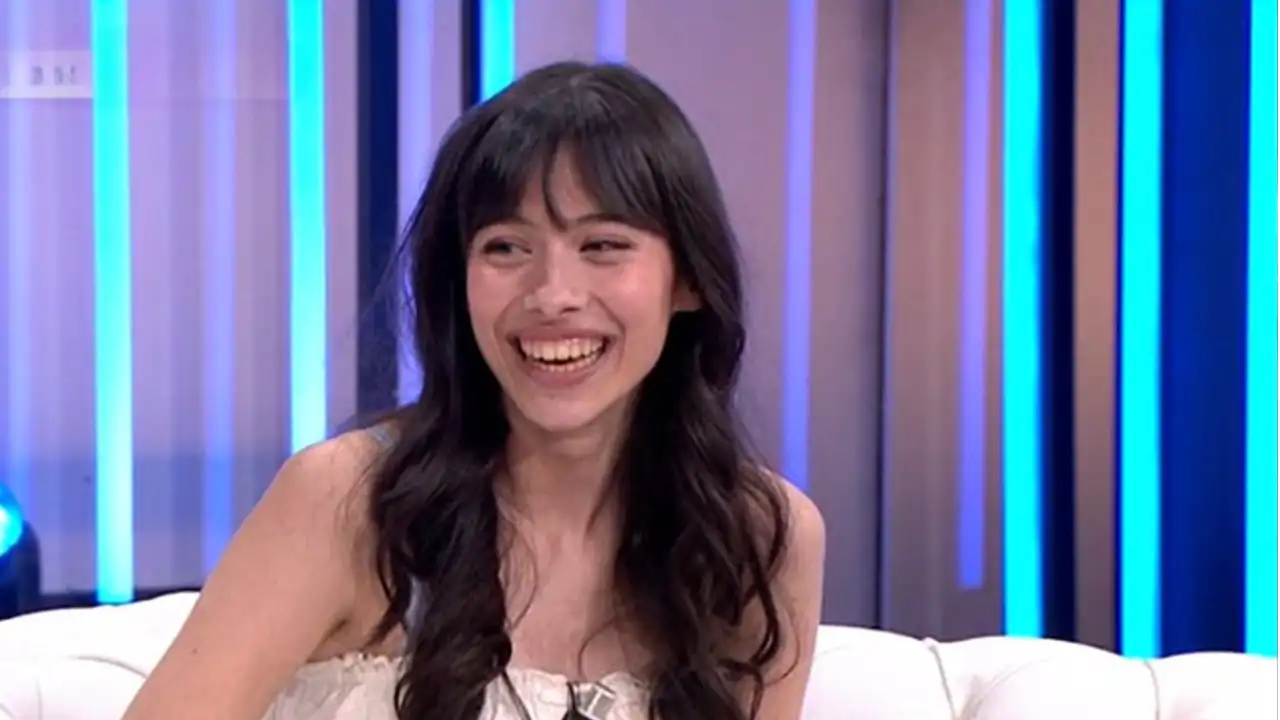 Melani se sincera sobre la relación de Bertín Osborne con sus compañeros de 'Tu cara me suena': "No estaba en el grupo de WhatsApp"