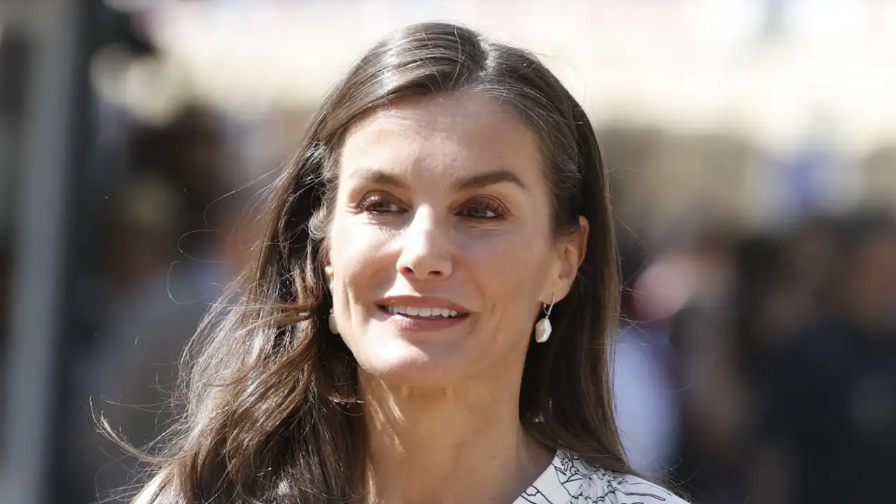 La prensa internacional pone el foco en el armario de la Reina Letizia: “Se acabaron los trajes aburridos"