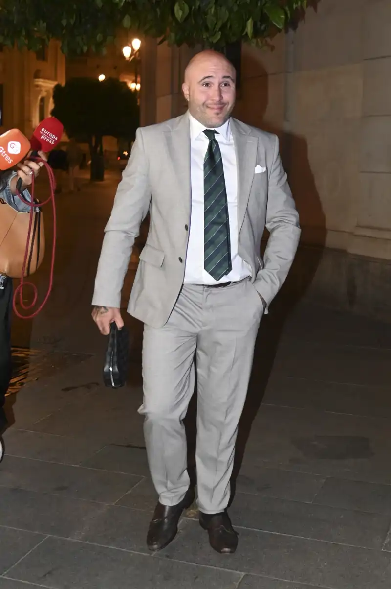 Kiko Rivera de traje