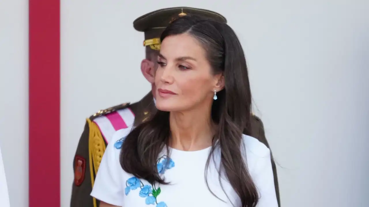 La Reina Letizia deslumbra en su última cita y confirma cuál es el vestido del verano