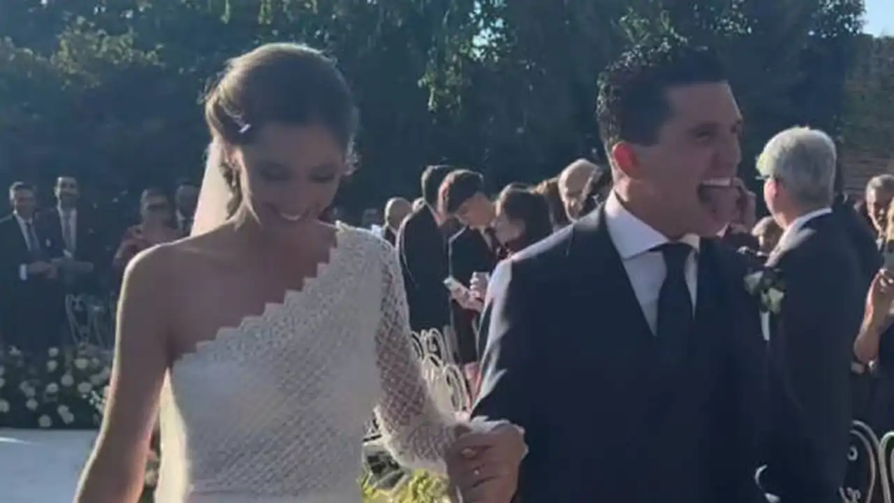 Jaime Lorente abre el álbum de fotos de su boda con Marta Goenaga: "El mejor día de mi vida"