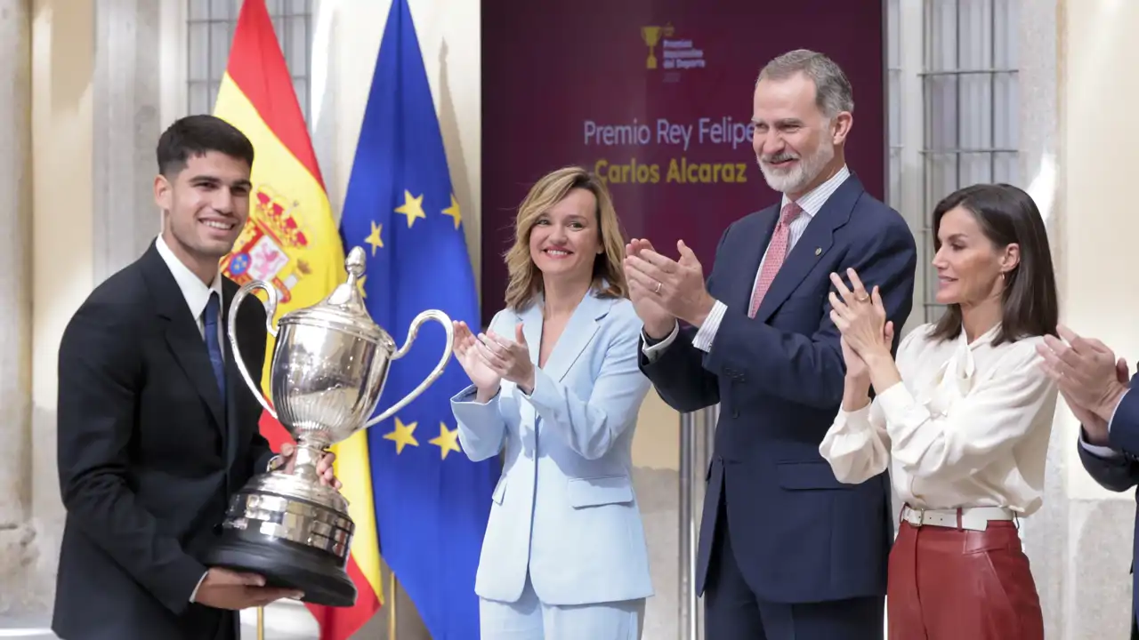 Los Reyes junto a Carlos Alcaraz