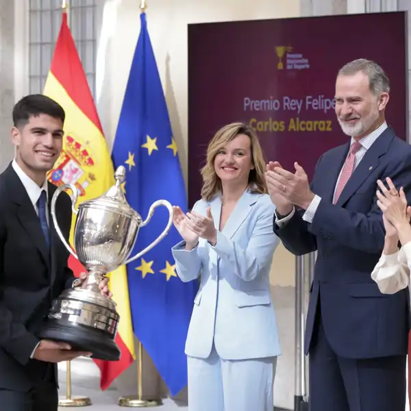Los Reyes junto a Carlos Alcaraz