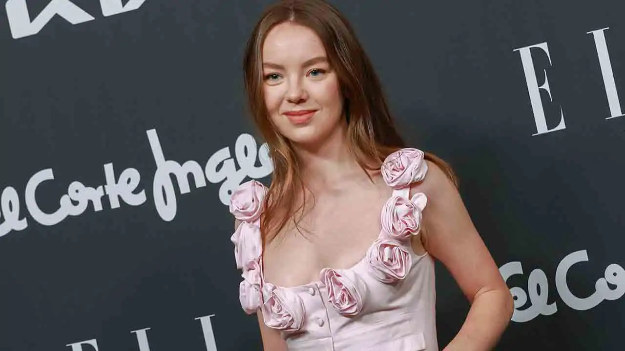 Ya están en Zara los tres vestidos más románticos y bonitos que te harán triunfar en tus noches de verano