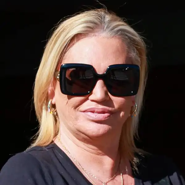 Belén Esteban con gafas de sol