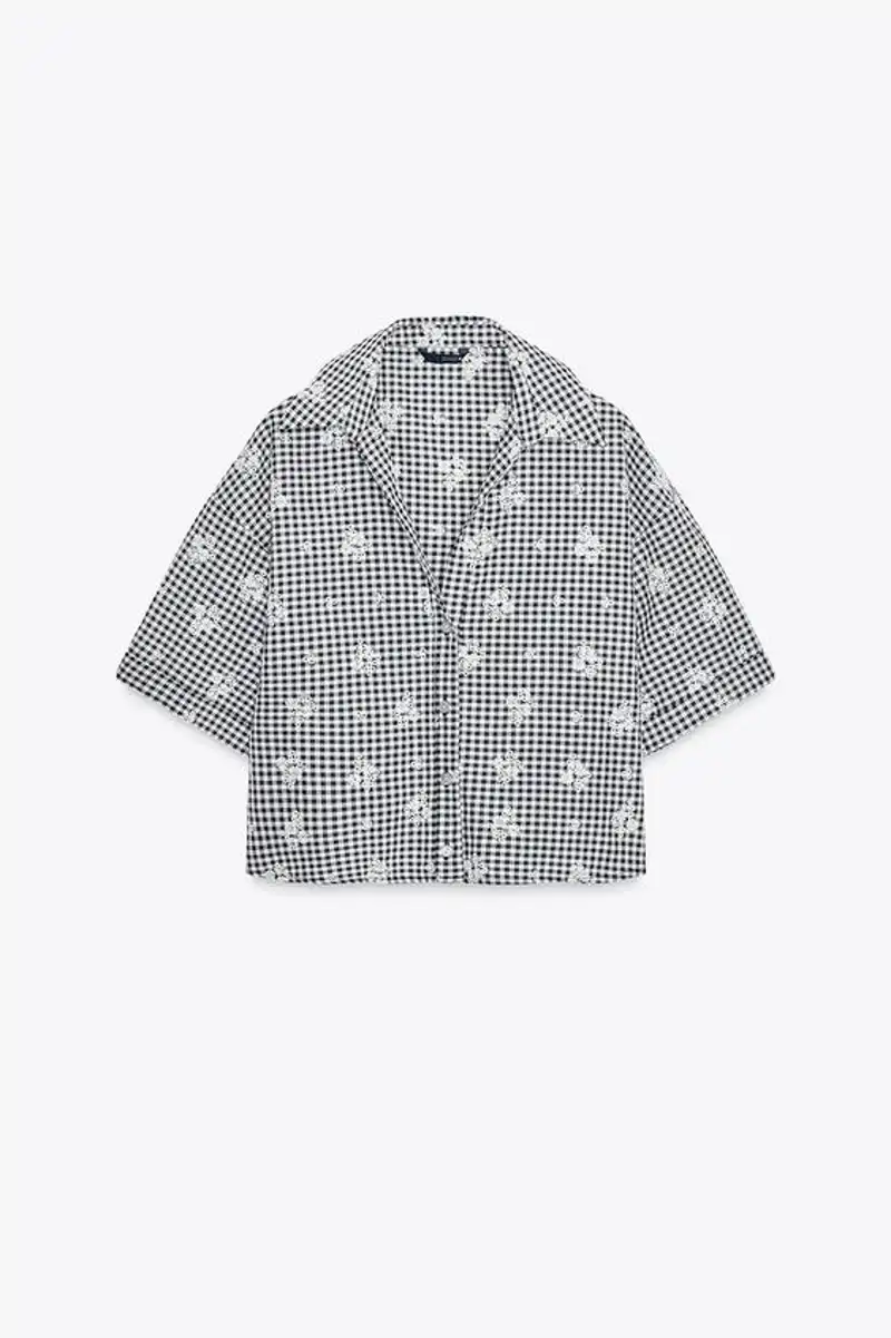 Camisa cuadro vichy bordados de Zara 25,95 euros