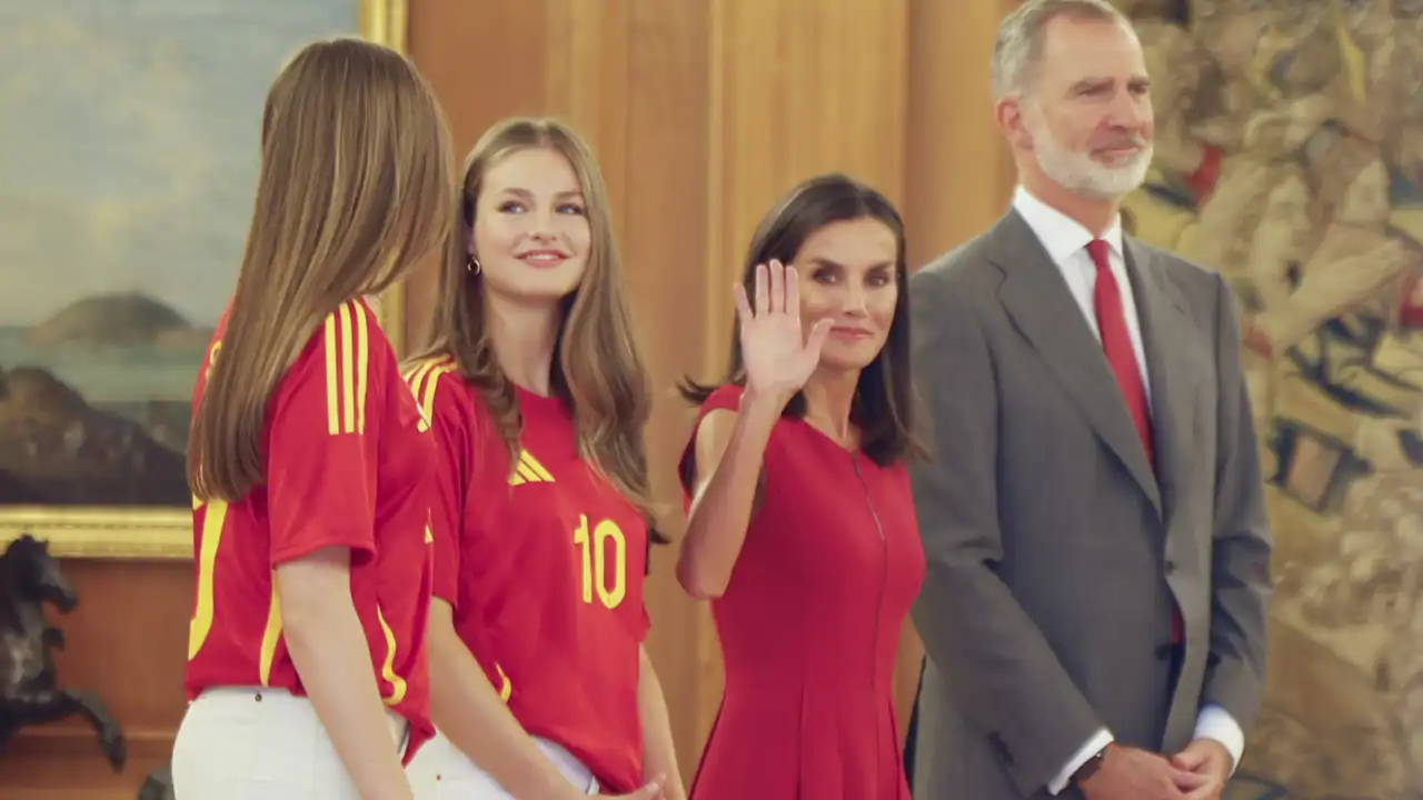 Los Reyes Felipe VI y Letizia dedican el mensaje más especial a la Selección de fútbol tras su derrota en la Nations League: "Nos habéis vuelto a hacer soñar"