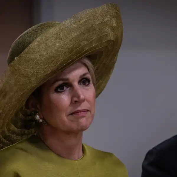 Amalia de Holanda, en un acto. 