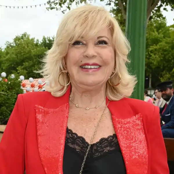 Bárbara Rey posa sonriente en la pasada Feria de Abril de Sevilla
