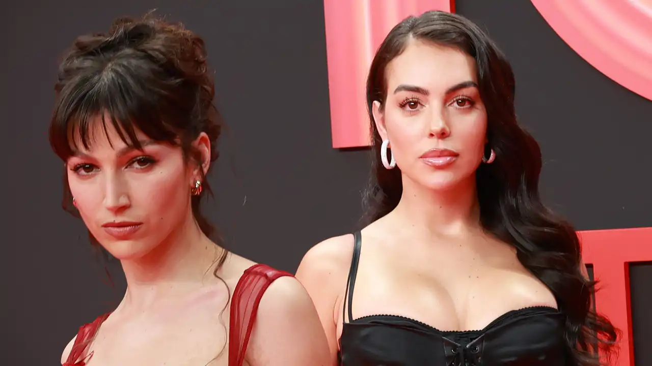 De Úrsula Corberó a Georgina Rodríguez: los mejores y peores looks en la alfombra roja (con dress code) del aniversario de Netflix
