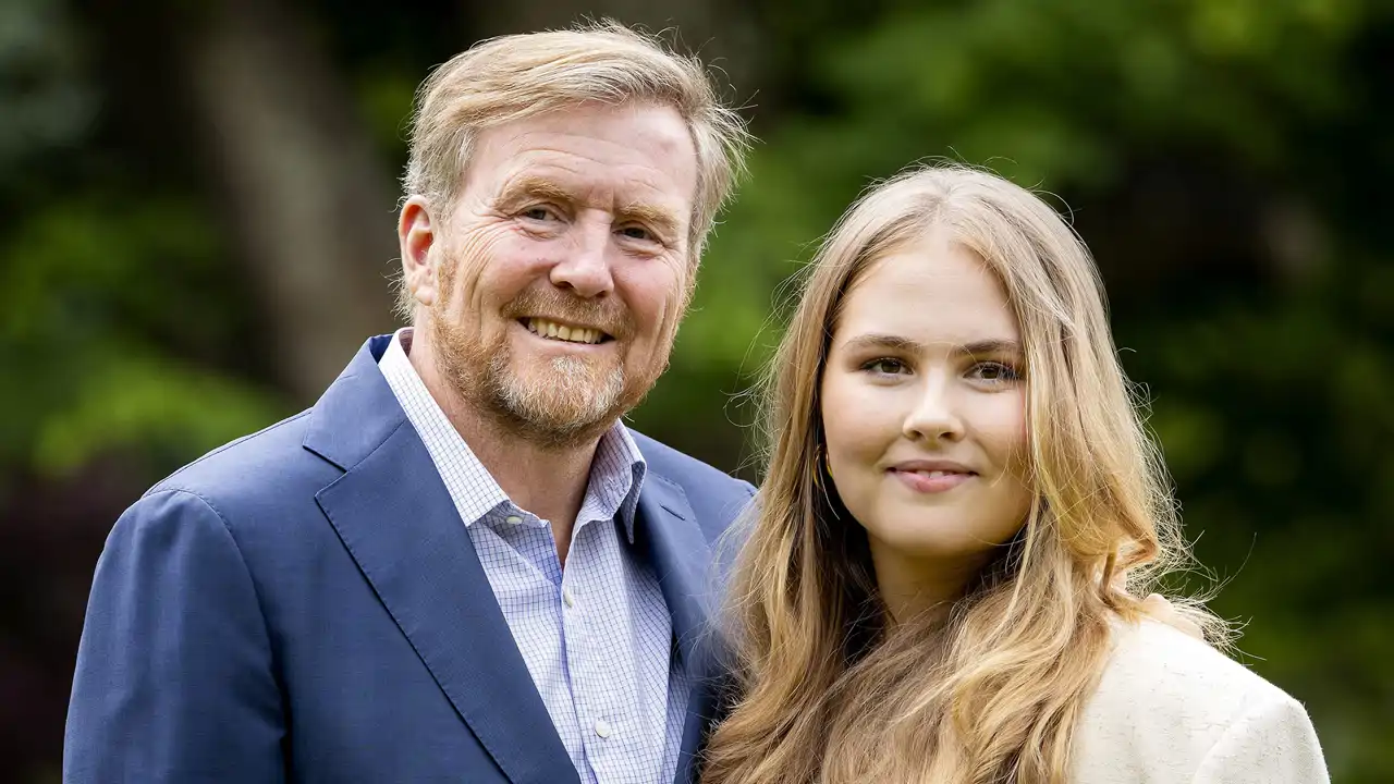 El Rey Guillermo Alejandro y Amalia de Holanda en un photocall