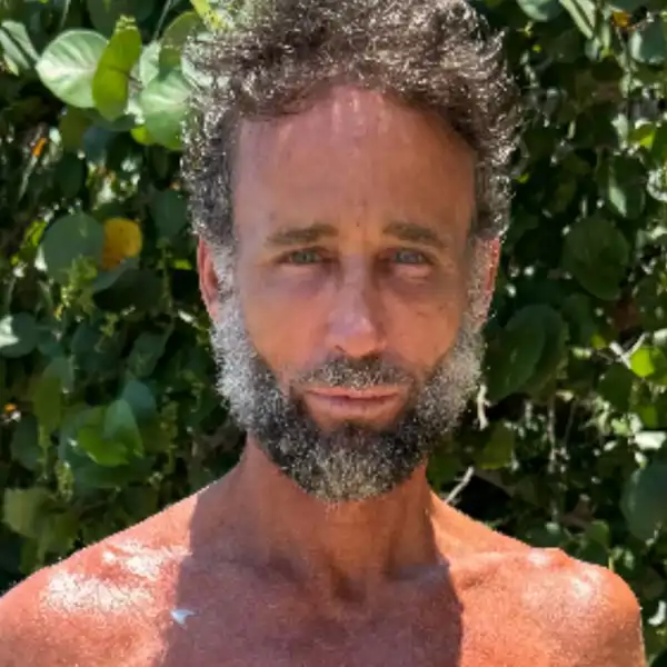Álvaro Muñoz Escassi en Supervivientes