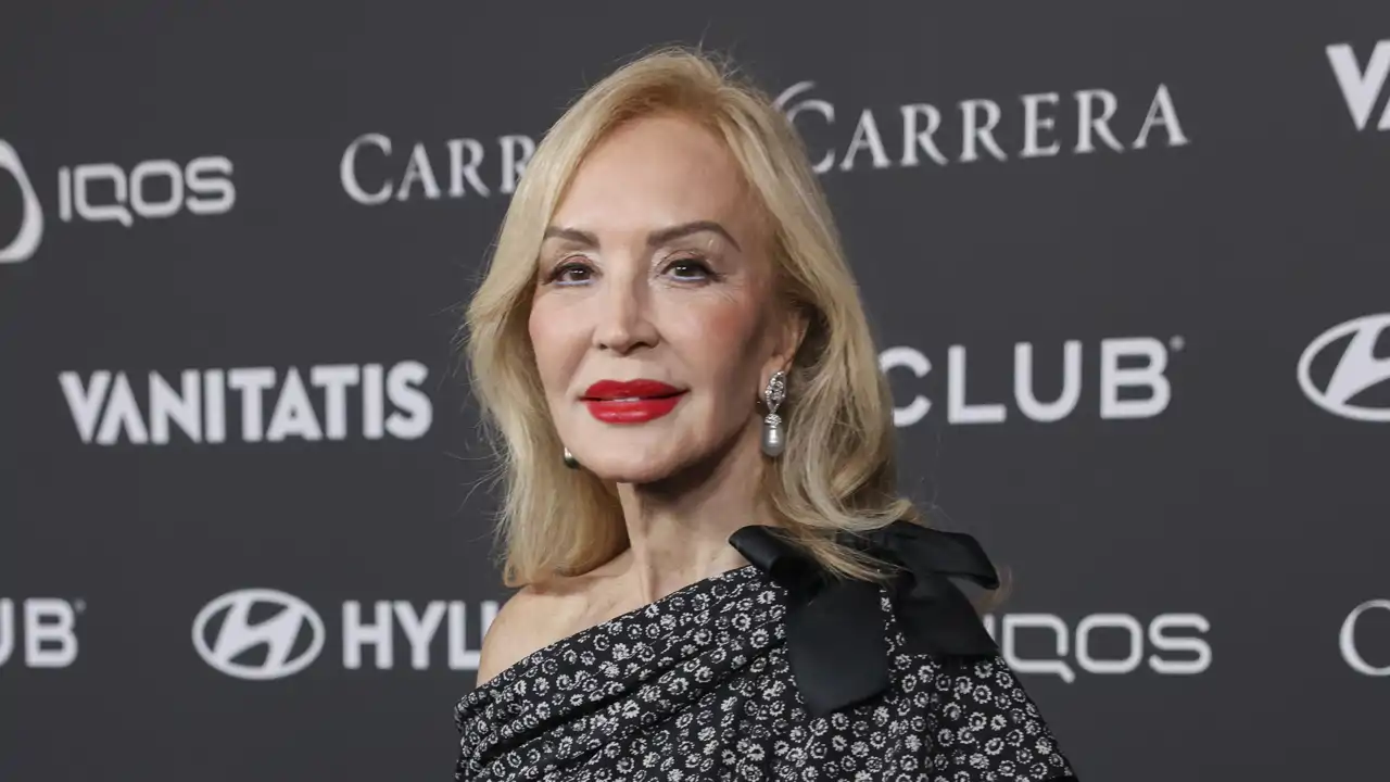 Rosi Fernández, peluquera, sobre la melena rubia de Carmen Lomana: “Es un rubio que no apaga la piel ni la endurece, al contrario, realza su luminosidad y la suaviza”