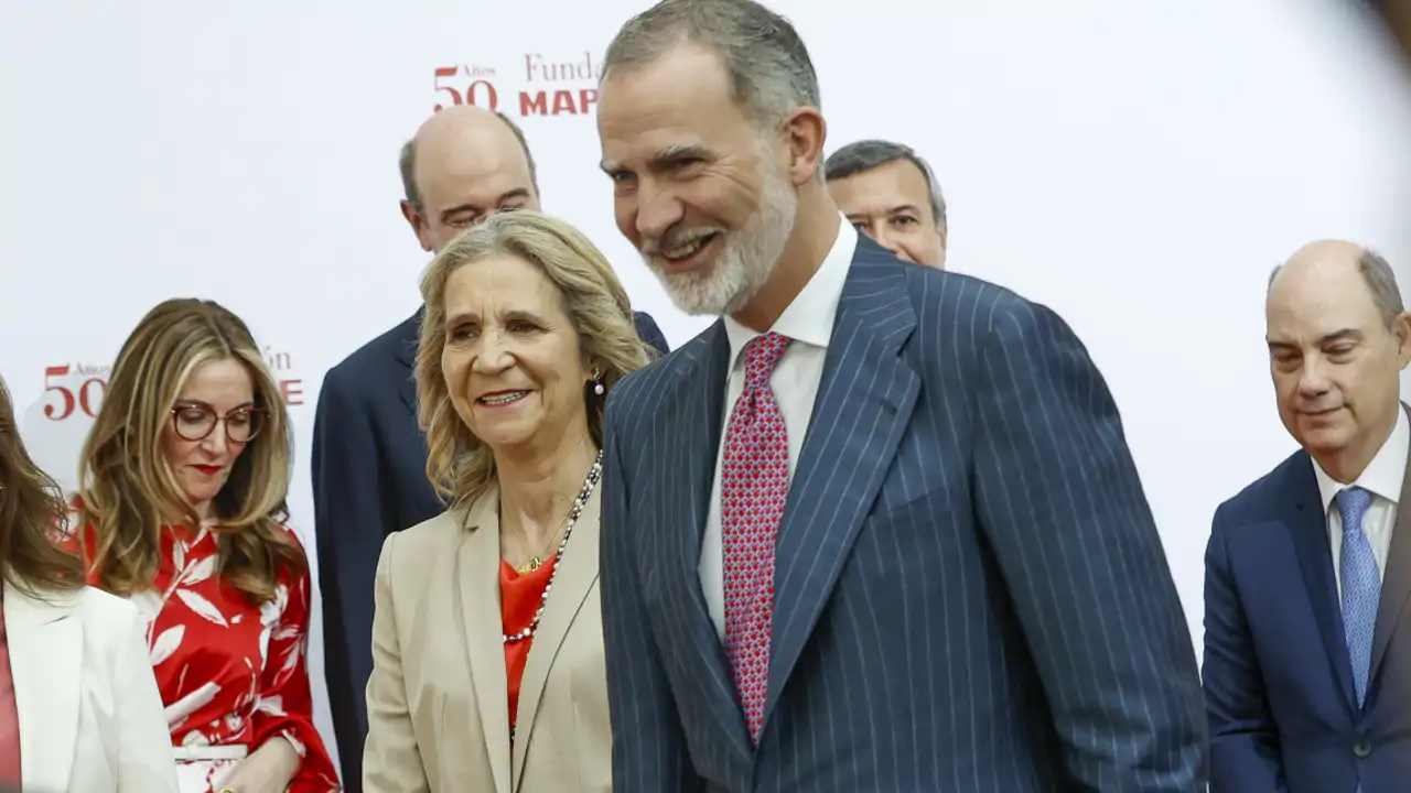 El Rey Felipe y la Infanta Elena, juntos en un acto. 