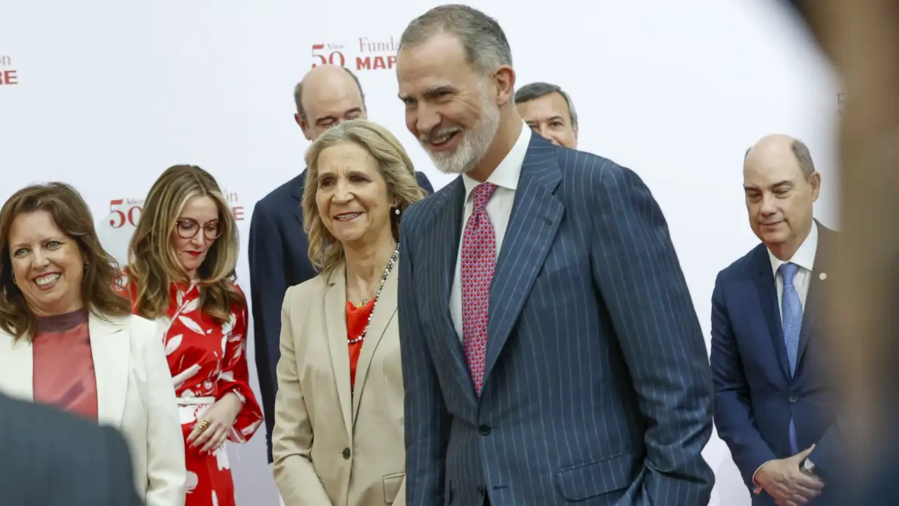Felipe VI y la infanta Elena coinciden en un acto: el gesto del Rey con su hermana que desvela cómo es su verdadera relación