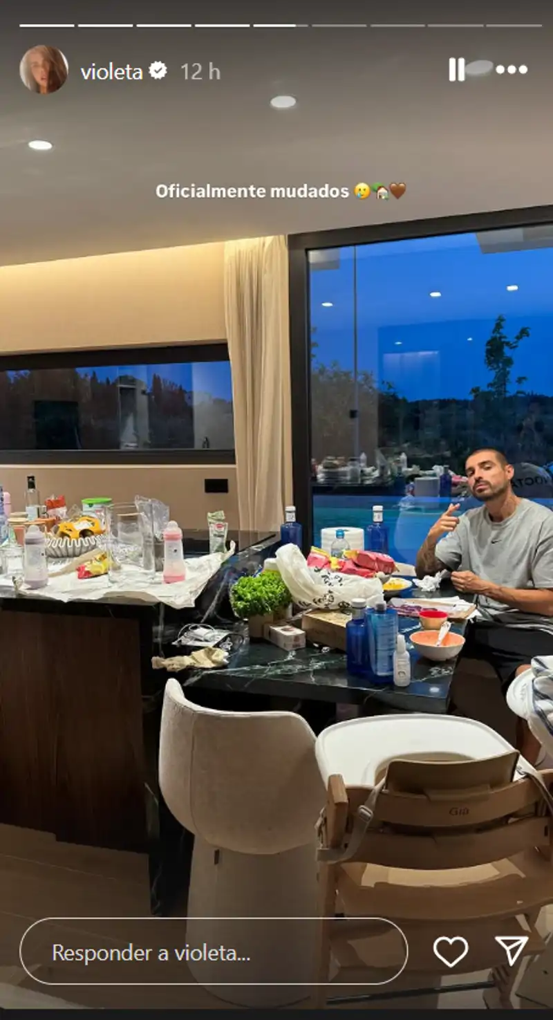 Fabio Colloricchio en la cocina de su nueva casa