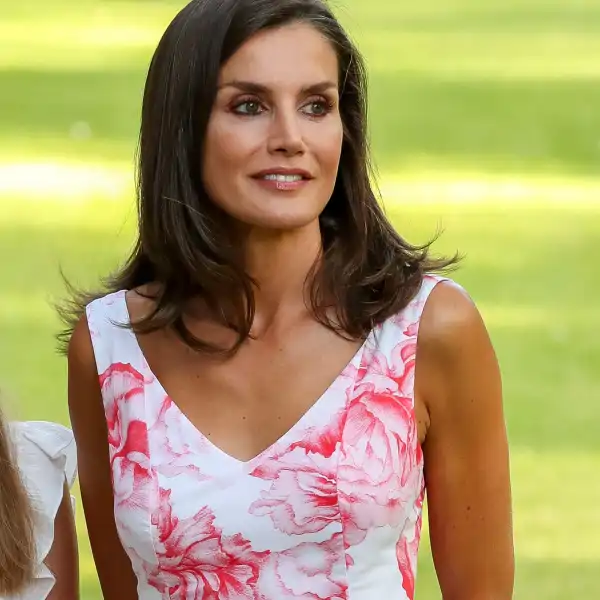 Hay un vestido en Zara que la Reina Letizia podría estrenar en cualquier momento (y tú también lo necesitas este verano)