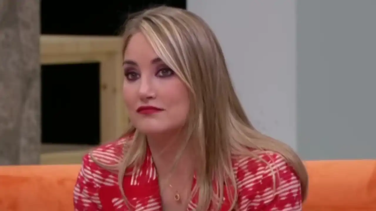 Un micro abierto destapa el nerviosismo de los colaboradores de 'La familia de la tele' ante su cancelación: “¿Qué pasa? ¿Se cancela?”