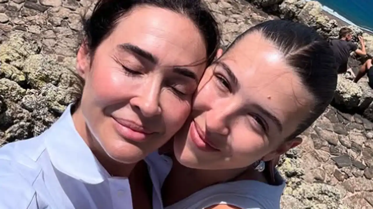Alba Díaz junto a su madre, Vicky Martín Berrocal