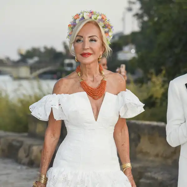 Así es la lujosa terraza del ático de Carmen Lomana en Marbella: con unas vistas privilegiadas y una estética mediterránea 