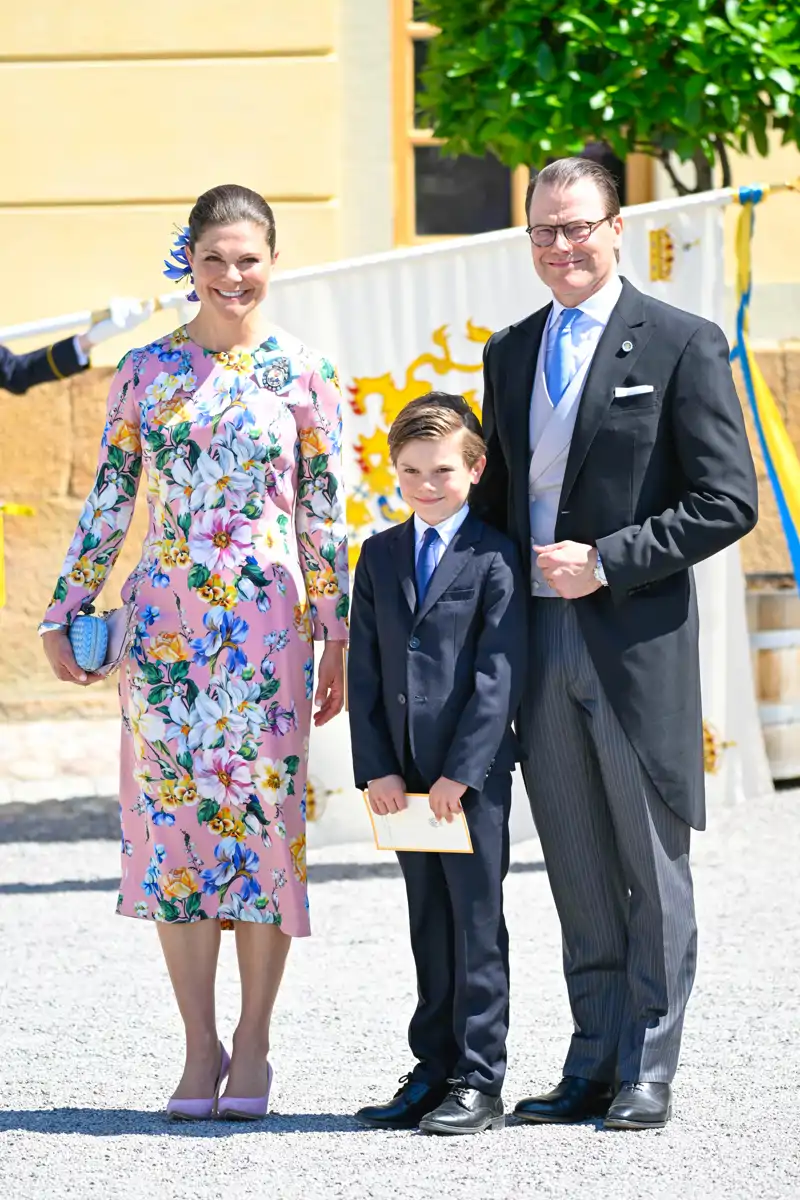 Victoria de Suecia junto a su marido y su hijo en el bautizo de la Princesa Inés