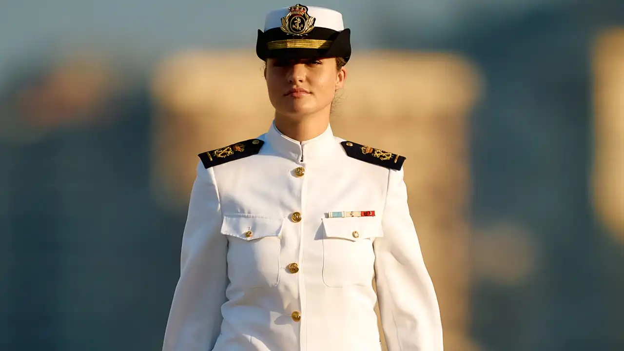 La Princesa Leonor reaparece en Canarias sin la Reina Letizia tras despedirse de Elcano: así ha sido su llegada a la fragata Blas de Lezo