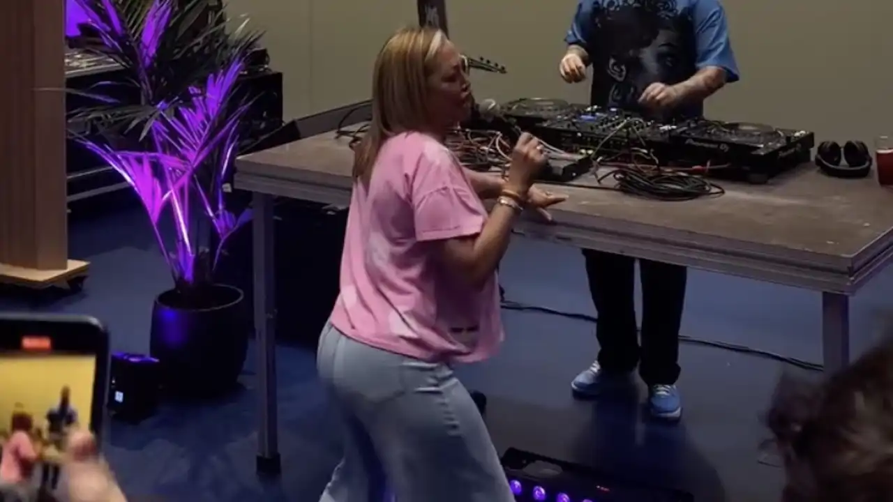Belén Esteban lo da todo en el concierto de Lola Índigo y protagoniza el 'perreo' más viral: "Historia de España si me preguntan"