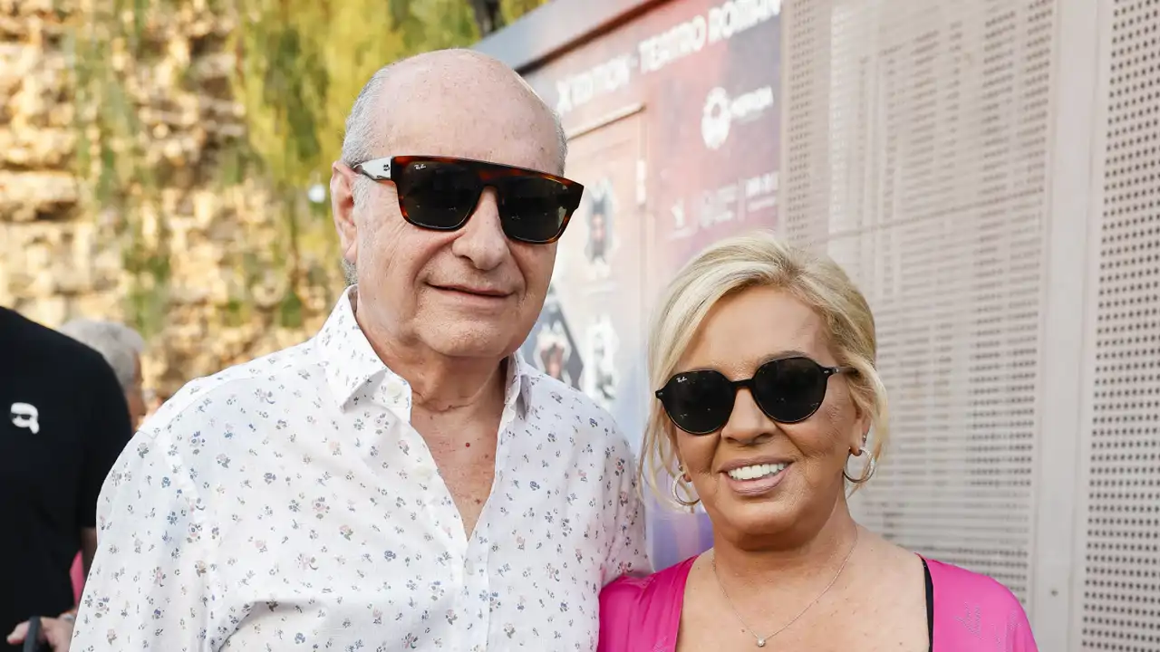 Paula Vázquez y Carmen Borrego acuden a Mérida para presenciar el regreso a los escenarios de Raphael: "Tenía muy buena relación con mi madre"
