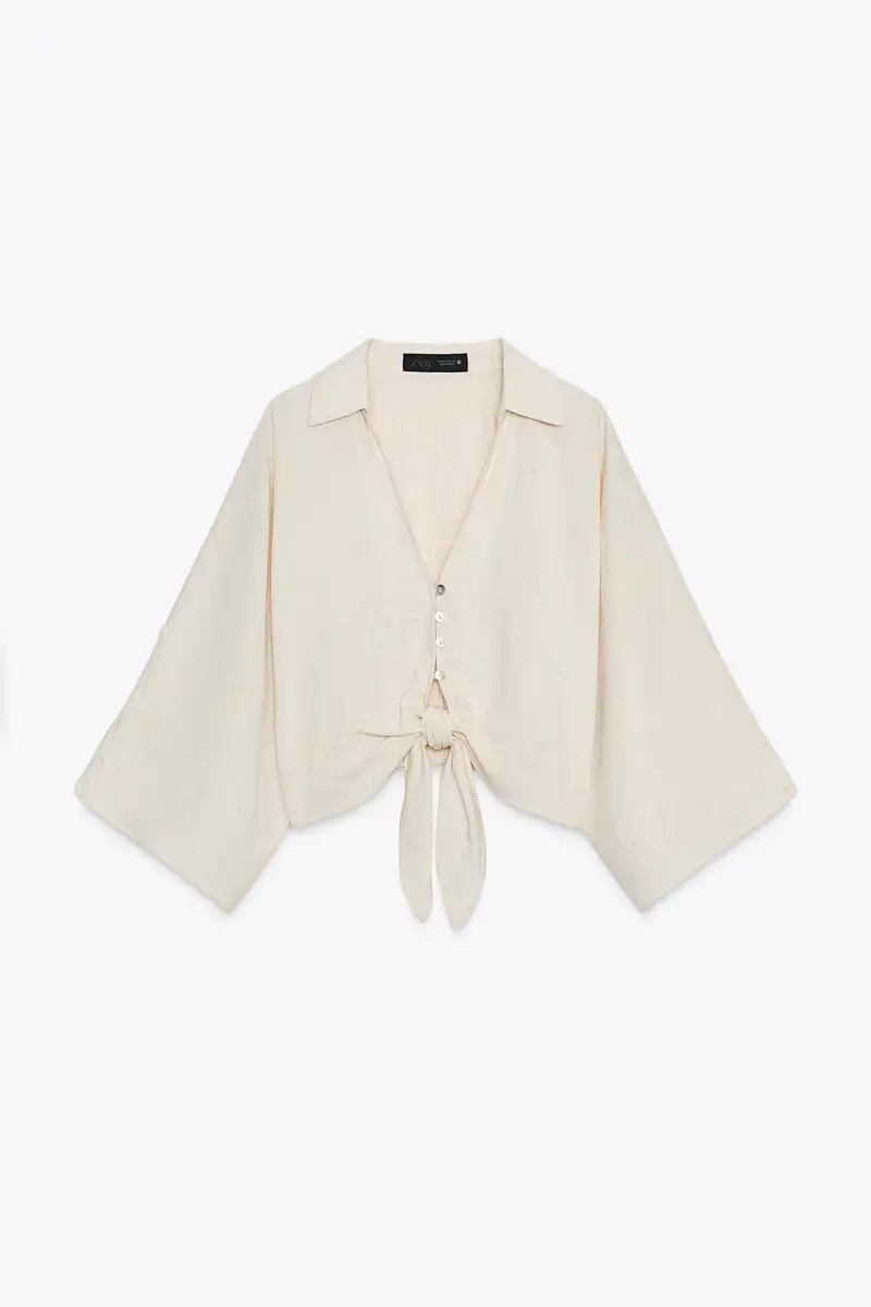 Camisa nudo combinada de crochet de Zara 29,95 euros 