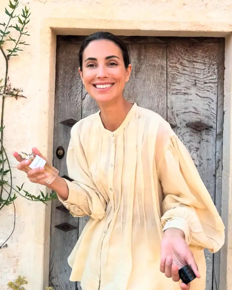 El nuevo perfume favorito de Sassa de Osma para estrenar en verano que huele a higo y a rosa