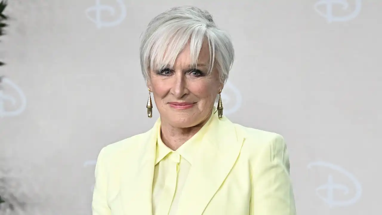Glen Close (78 años): "Tengo su crema limpiadora de pepino y la cosa amarilla que te pones después"