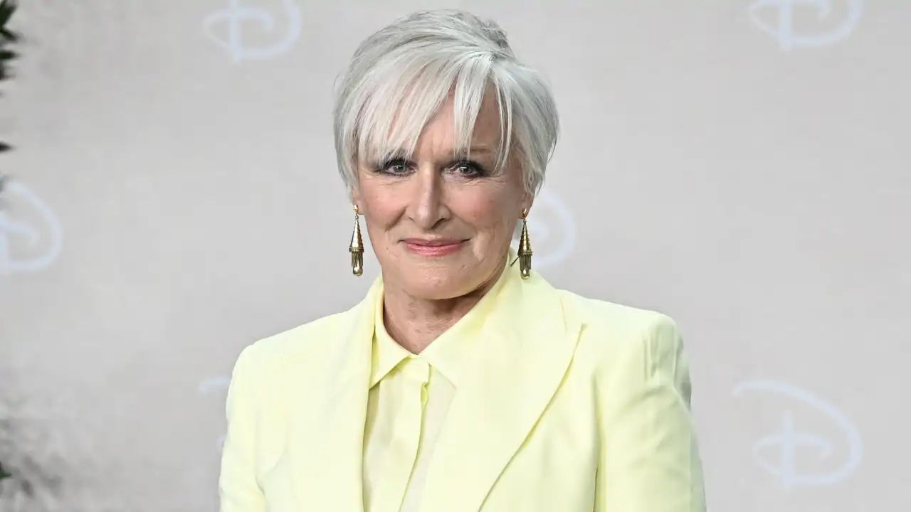 Glenn Close (78 años): "Uso la crema limpiadora de pepino de... y la cosa amarilla que te pones después"
