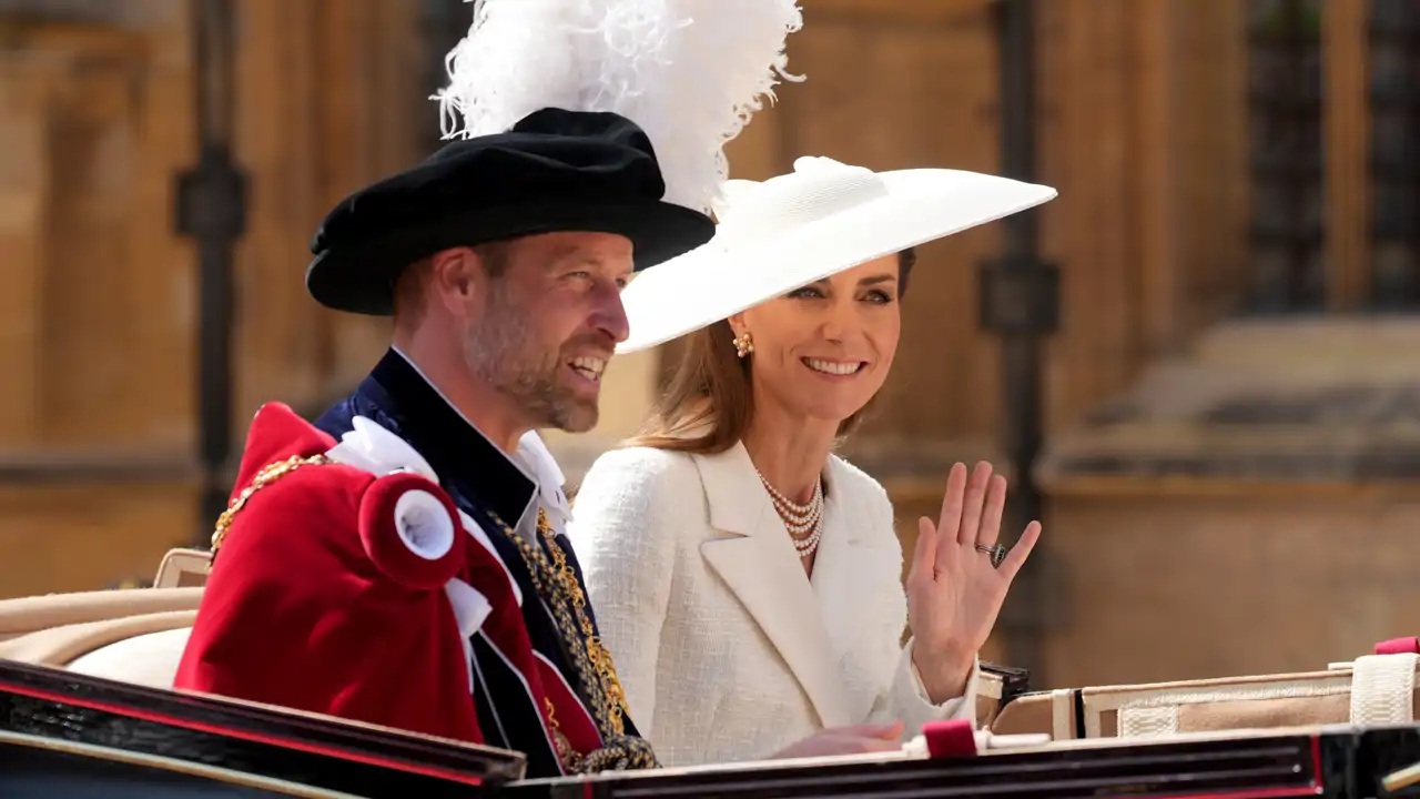 De una imponente Kate Middleton al uniforme de 'plumaje' de la reina Camilla: todos los looks del Día de la Jarretera 