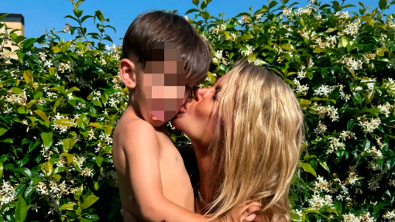 Makoke celebra el cumpleaños de su nieto en el jardín de su casa: 'pool party', temática de dinosaurios y reencuentros