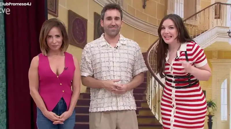 María Patiño, Aitor Albizua e Inés Hernand en 'La familia de la tele'