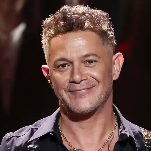 Alejandro Sanz con gesto sonriente