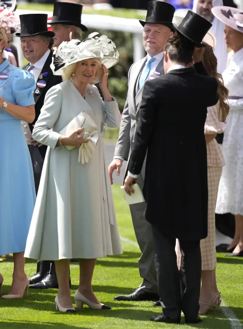El look de la Reina Camilla en Ascot 2025