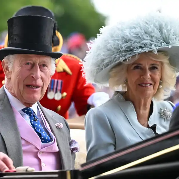 Los Reyes Carlos y Camilla en Ascot