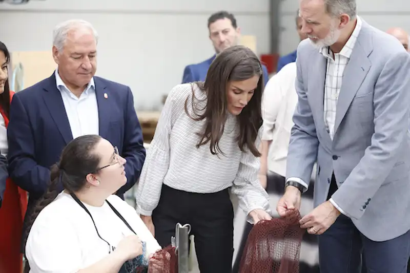 Los Reyes Felipe y Letizia visitan el municipio gallego de Burela